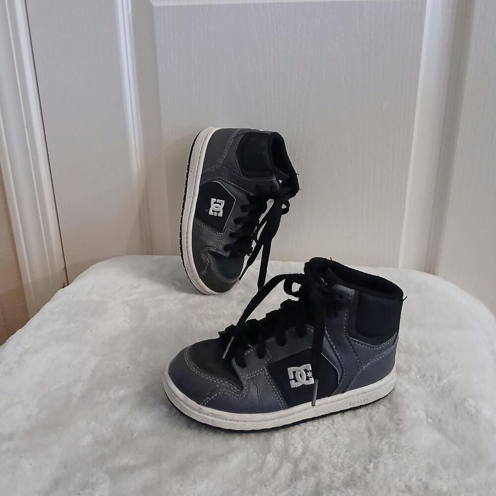 DC Shoes Black and Gray High Top Skate Sneakers Boys' Size 10 Skater Streetwear